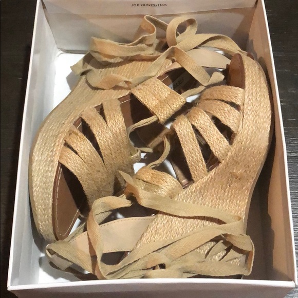 Shoes - Picture 4 of 4